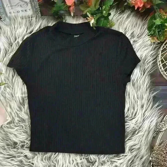 Bundle 3 - 2 Cropped Y2K Casual Basic High neck Shirts + 1 Spaghetti Strap - Picture 2 of 12